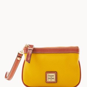 Pebble Grain Medium Wristlet